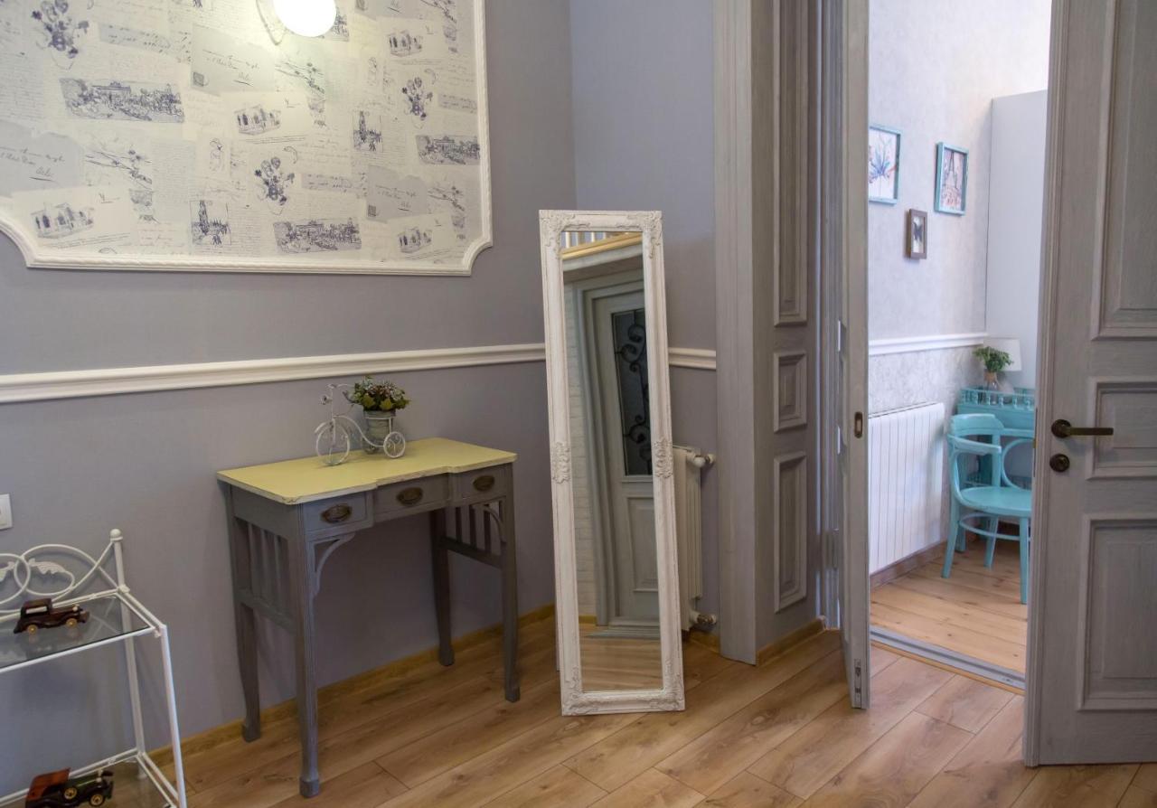 Apartament On Aghmashenebeli 26 Тбилиси Екстериор снимка